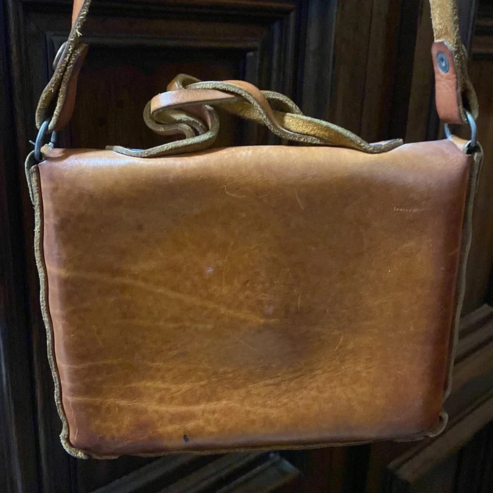 1970’s tooled leather, purse. Hand tooled Made of genuine leather. - Picture 7 of 10